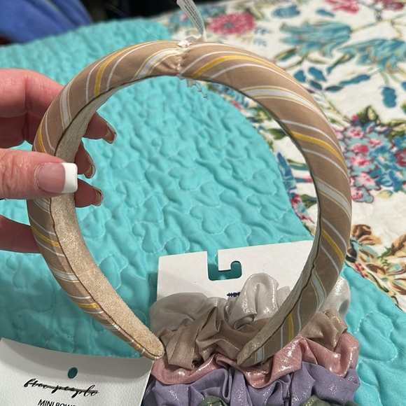 Urban Outfitters Tan and Pink Hair Accessories Collection 3 pieces - Picture 3 of 4